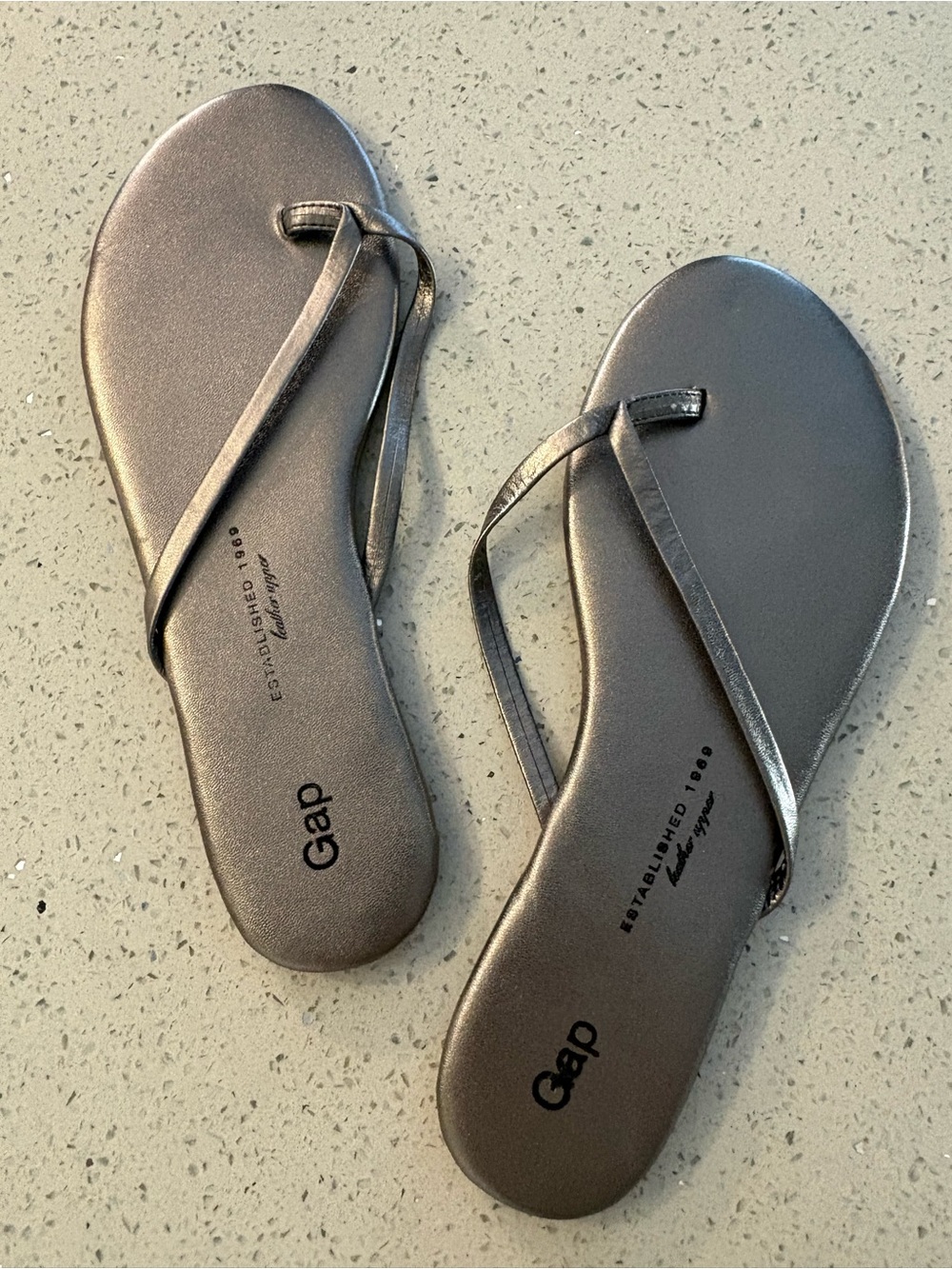 GAP Metallic Pewter Thin-Strap Leather Women's Sandals - size 8/39 *NWT